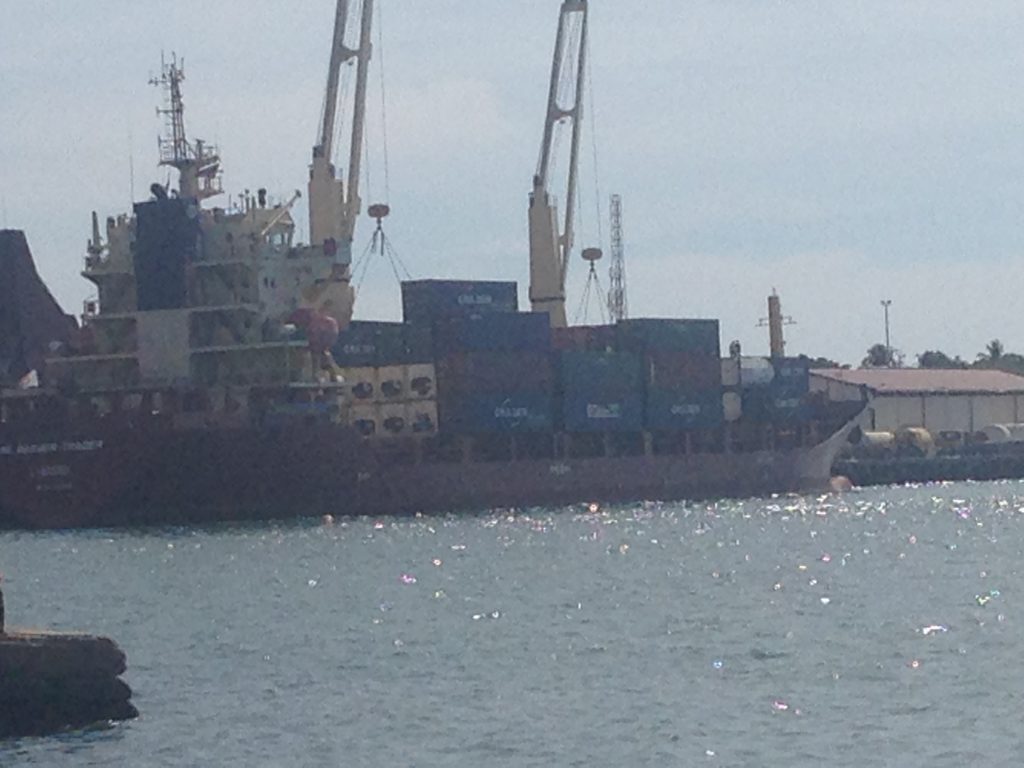 Darwin Trader being offloaded