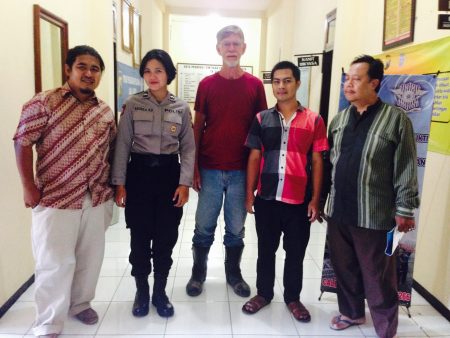 The helpful negotiating team at Batu police compound